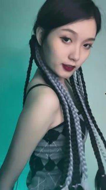 美女换脏辫视频大全国产,美女换辫大全国现象解析